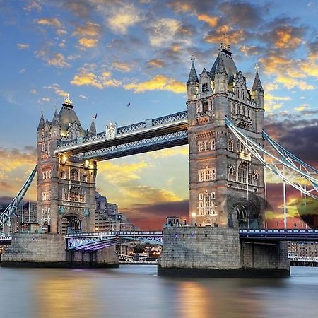 Modern Serviced 3-Bedroom Flat In East Londres Extérieur photo