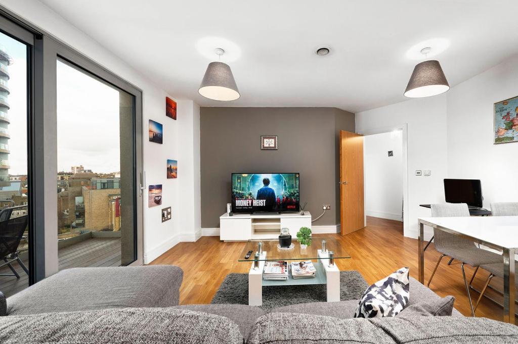 Modern Serviced 3-Bedroom Flat In East Londres Extérieur photo