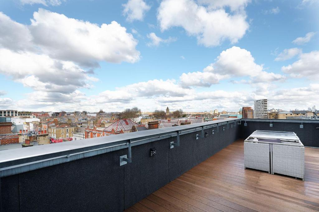 Modern Serviced 3-Bedroom Flat In East Londres Extérieur photo