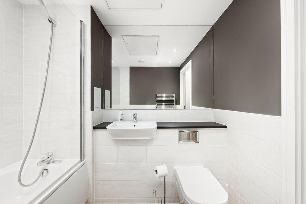 Modern Serviced 3-Bedroom Flat In East Londres Extérieur photo