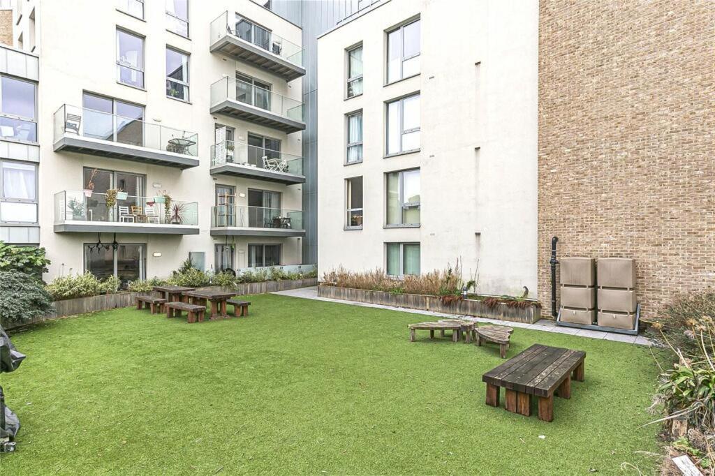 Modern Serviced 3-Bedroom Flat In East Londres Extérieur photo