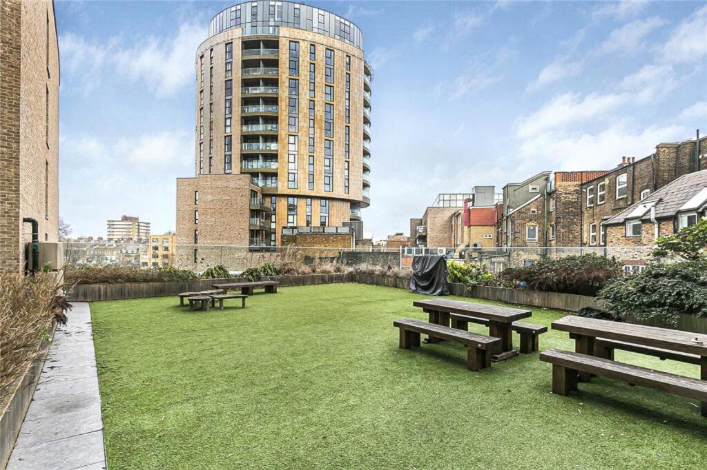 Modern Serviced 3-Bedroom Flat In East Londres Extérieur photo