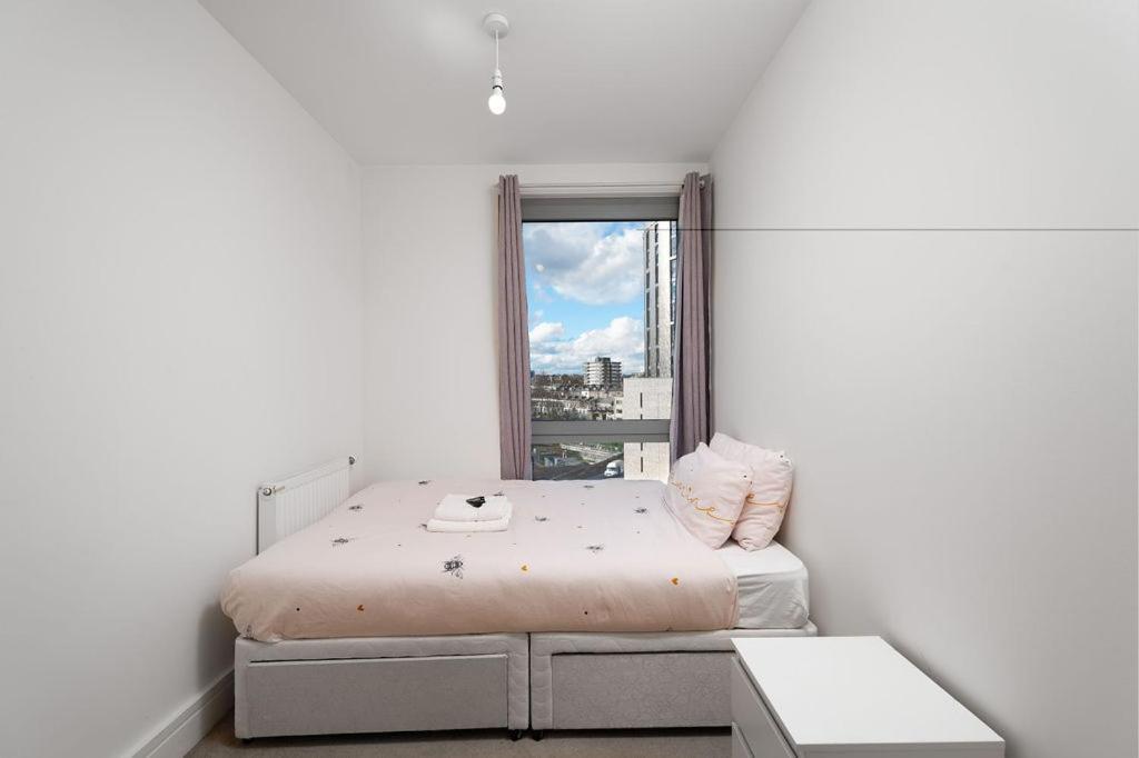 Modern Serviced 3-Bedroom Flat In East Londres Extérieur photo