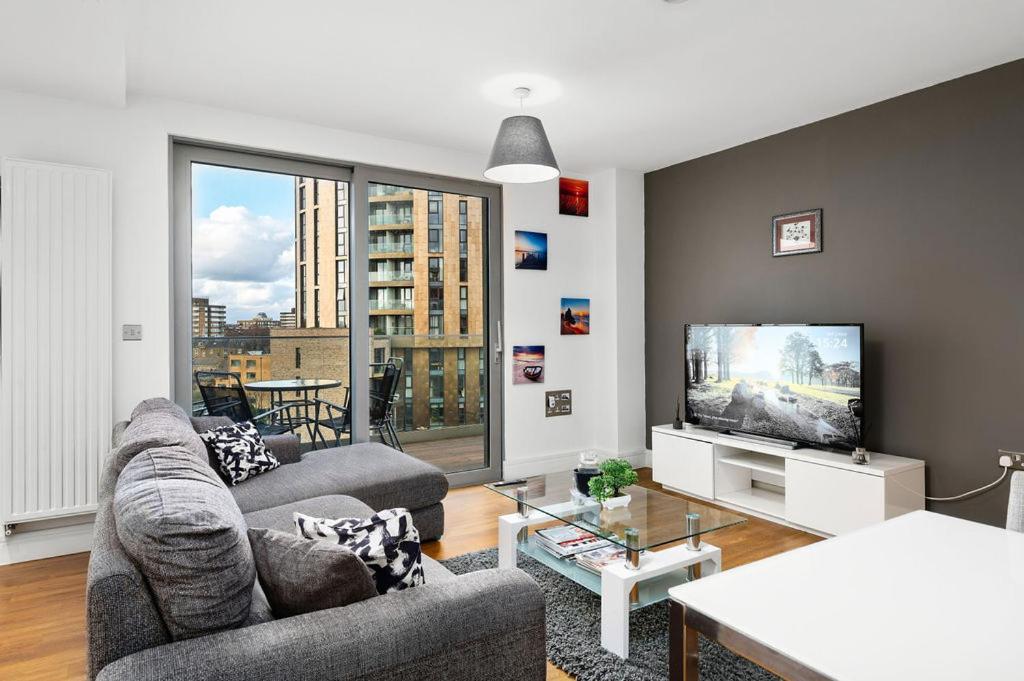 Modern Serviced 3-Bedroom Flat In East Londres Extérieur photo