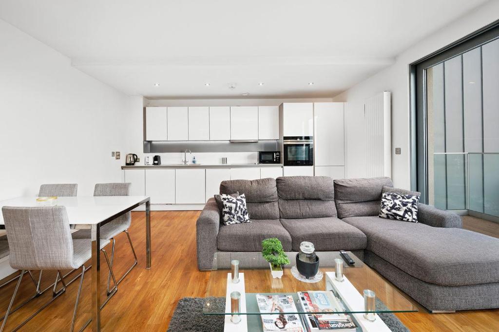 Modern Serviced 3-Bedroom Flat In East Londres Extérieur photo