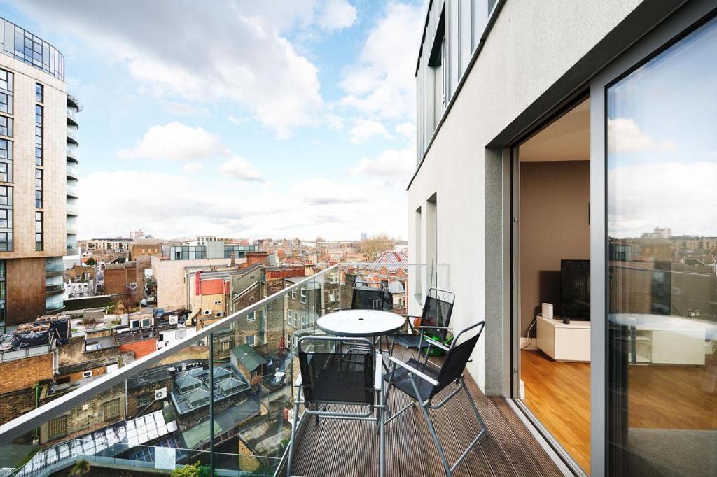 Modern Serviced 3-Bedroom Flat In East Londres Extérieur photo